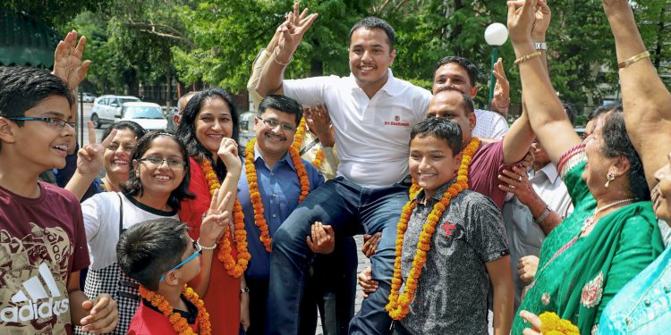 Chandigarh: Family and relatives of Pranav Goyal, who topped IIT-JEE exam 2018 celebrate, in Chandigarh on Sunday, June 10, 2018. (PTI Photo) (PTI6_10_2018_000152B)