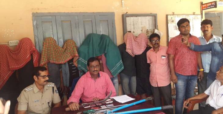 Eight inter-district robbers arrested