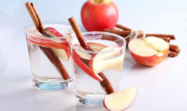 Apple Cinnamon Detox water