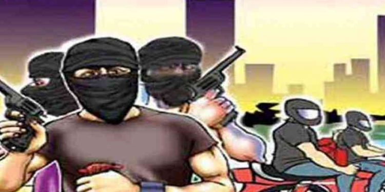 Miscreants loot three cattle traders