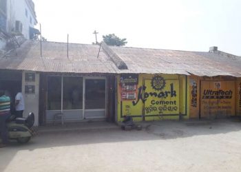 Miscreants loot Rs 12lakh