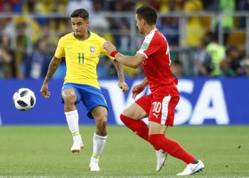 Brazil's Philippe Coutinho  (L) controls the ball past Serbia's Dusan Tadic during their group E match at the Spartak Stadium in Moscow, Wednesday