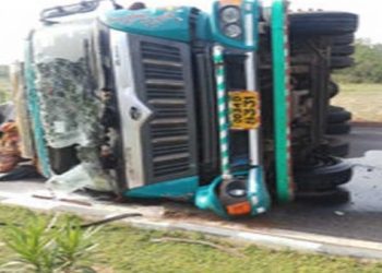 One killed and five injured in road mishap
