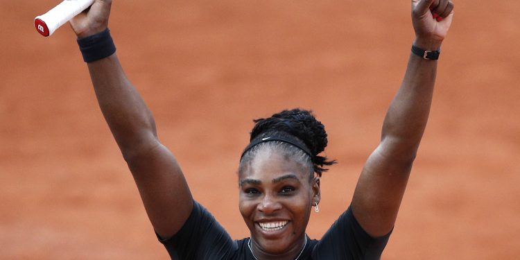 Serena Williams celebrates after defeating Julia Georges during their third round match of the French Open tennis tournament, Saturday