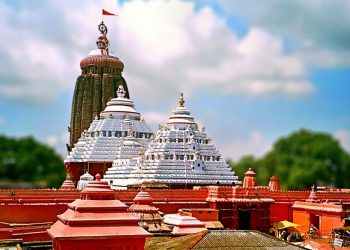 Servitor sexually assaults woman devotee