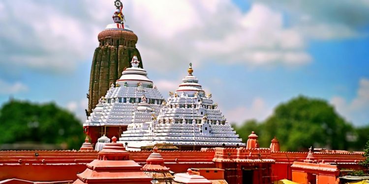 Servitor sexually assaults woman devotee