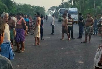 Locals stage road blockade