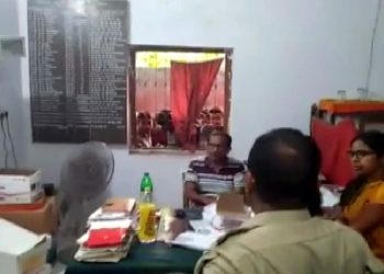Locals lock tehsildar