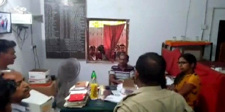 Locals lock tehsildar