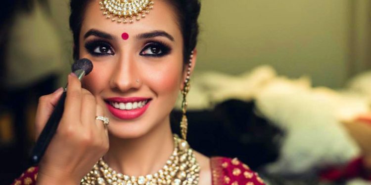 makeup tricks for gold jewellery