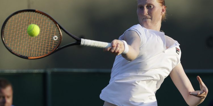 Alison van Uytvanck in action during her stunning victory over Garbine Muguruza, Thursday 