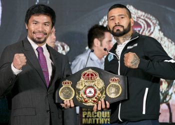 Philippine senator and boxing hero Manny Pacquiao (L) poses with Argentine WBA welterweight champion Lucas Matthysse during a press conference, in Kuala Lumpur, Malaysia