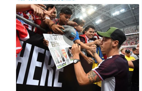 The picture that Mesut Ozil tweeted thanking all the fans in Singapore