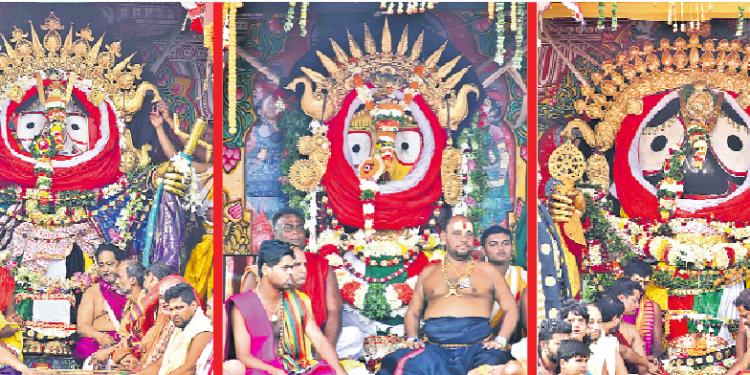 Lord Jagannath (right), Devi Subhadra (middle) and Lord Balabhadra adorned in gold jewellery during Suna Besa in Puri, Monday. 	OP PHOTO