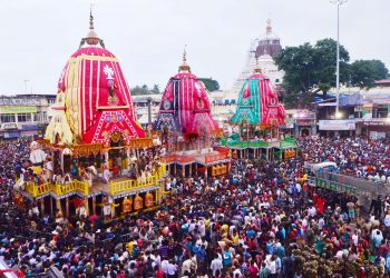 The chariots of Lord Jagannath, Lord Balabhadra and Devi Subhadra 
in front the Lions’ Gate of Srimandir, Sunday.