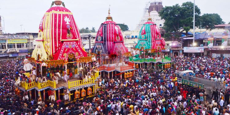 The chariots of Lord Jagannath, Lord Balabhadra and Devi Subhadra 
in front the Lions’ Gate of Srimandir, Sunday.