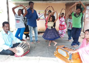 Shiba Prasad Das and Binita Jena offer free Odissi dance