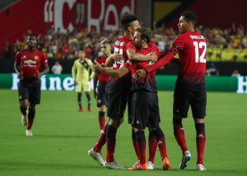 Manchester United players celebrate Juan Mata's goal