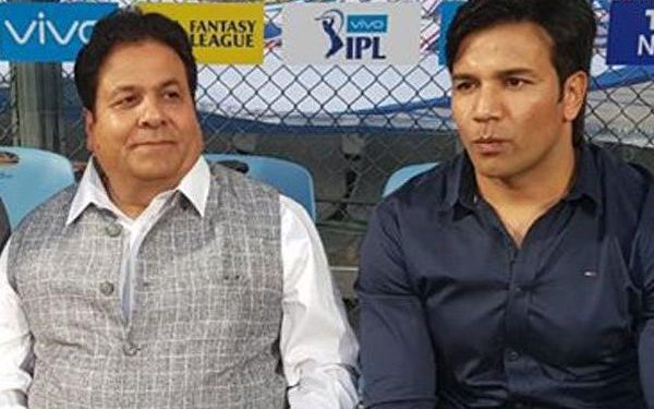 Akram Saifi (R) with Rajeev Shukla