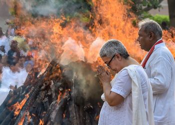 Namita Kaul, foster daughter of former Prime Minister Atal Bihari Vajpayee, during his cremation with full state honours, at Rashtriya Smriti Sthal in New Delhi Friday.