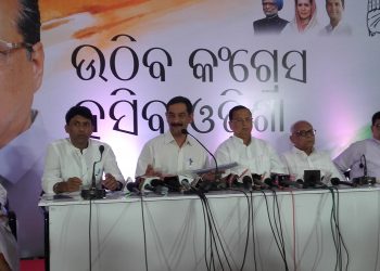 Jitendra Singh (3rd from L) and other Congress leaders in a press meet.