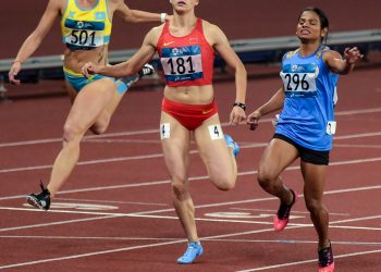 Dutee Chand (R) crosses the finish line to win the silver medal in the women's 200m final event at the Asian Games