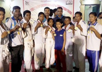 Judokas pose with their medals
