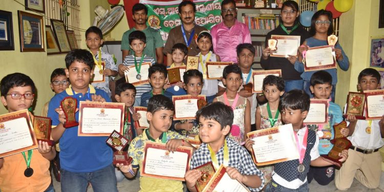 Prize winners of the various categories in the invitational chess tournament pose with their trophies and certificates along with officials at Cuttack, Thursday      