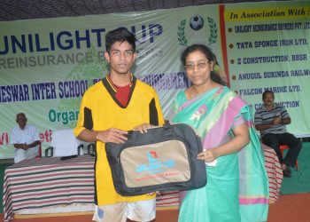 DAV, Pokhariput’s Priyam Patnaik receives the man of the match prize from the guest in Bhubaneswar, Tuesday 