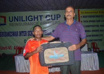 Kunaram Soren of KISS receives the man of the match prize in Bhubaneswar, Friday 

                          