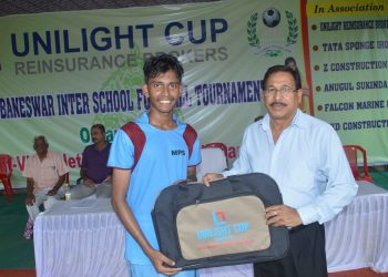 Sohan Dandapata of MPS receives the man of the match award from UAA vice-president Akshay Kumar Das in Bhubaneswar, Monday