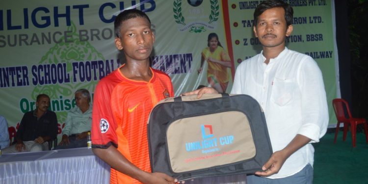 Jadunath Hembram of KISS receives the man of the match prize in Bhubaneswar, Friday 