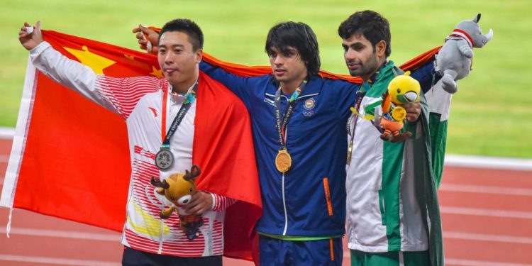 Pakistan's Arshad Nadeem (R) shares the podium Neeraj Chopra of India (C) and  Liu Qizhen of China during the medal ceremony at the Asian Games