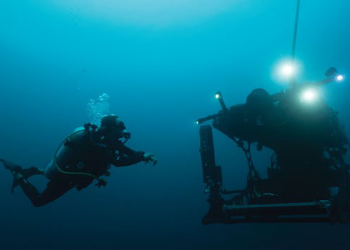 Novel underwater robot