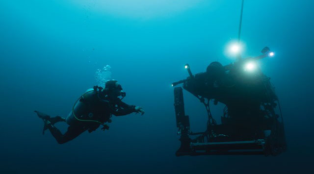 Novel underwater robot