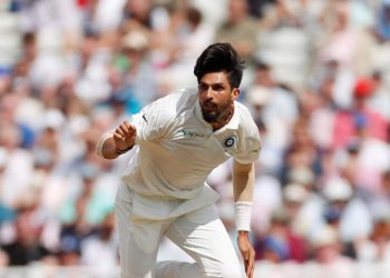 Former India pacer Ashish Nehra is pleased with the way Ishant Sharma 
(in picture) has bowled against England in the first Test