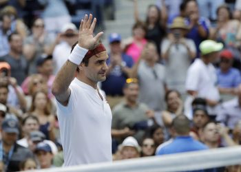Roger Federer waves to the crowd after his second round win Thursday over Benoit Paire 