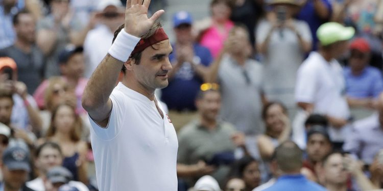 Roger Federer waves to the crowd after his second round win Thursday over Benoit Paire 