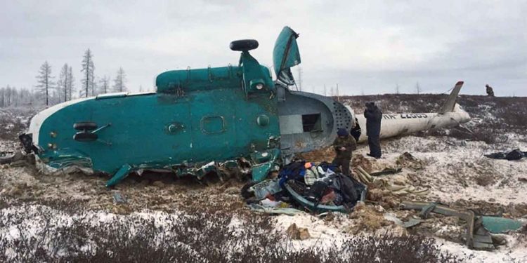 A handout picture released by Russia's Emergencies Ministry on October 22, 2016 shows Russian rescuers working at the site where a Mi-8 helicopter crashed overnight outside the city of Novy Urengoy on October 22, 2016.  

At least 19 people were killed when a helicopter carrying 22 people crashed in northwestern Siberia, Russia's Investigative Committee said.  / AFP PHOTO / RUSSIAN EMERGENCIES MINISTRY / STR / RESTRICTED TO EDITORIAL USE - MANDATORY CREDIT "AFP PHOTO / RUSSIAN EMERGENCIES MINISTRY" - NO MARKETING NO ADVERTISING CAMPAIGNS - DISTRIBUTED AS A SERVICE TO CLIENTS