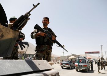 KABUL, AUG 14 :- Afghan National Army (ANA) soldiers keep watch at a checkpoint on the Ghazni - Kabul highway, Afghanistan August 14, 2018.REUTERS-22R