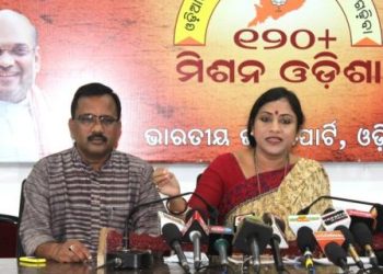 State BJP secretary Lekhasri Samantsinghar (R) addresses the media in Bhubaneswar