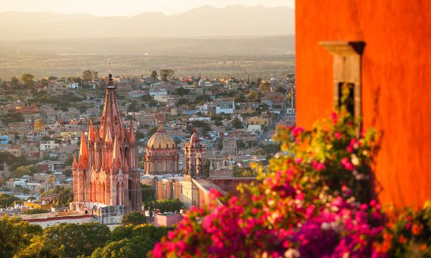 Overview of Parroquia de San Miguel Arcangel church.