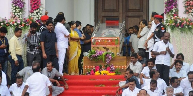 Dignitaries paying their last respects to Karunanidhi at Chennai, Wednesday.