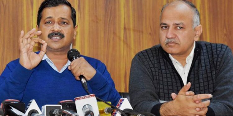 New Delhi: Delhi Chief Minister Arvind Kejriwal with Deputy CM Manish Sisodia addressing a press conference at his residence in New Delhi on Sunday. PTI Photo  (PTI1_1_2017_000058A)