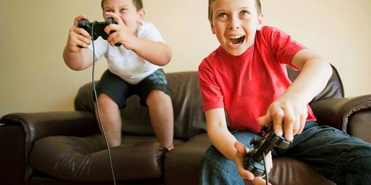 middleschools-playing-a-video-game