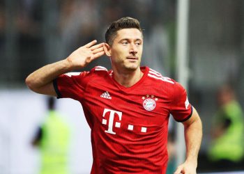 Robert Lewandowski celebrates after scoring one of his three goals against Eintracht Frankfurt