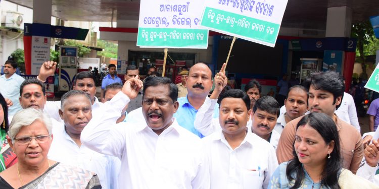 Leaders and workers of 
Biju Janata Dal demonstrate in front of a petrol pump in Bhubaneswar,  Friday
	OP photo