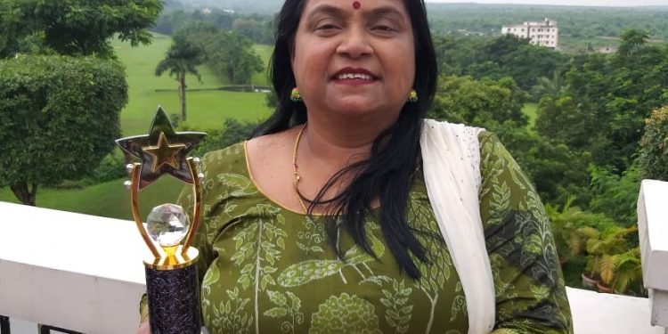 Lakhy Swain poses with the trophy