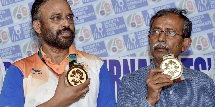 Bridge gold medallists Pranab Bardhan (L) and Shibnath De Sarkar at the Kolkata Sports Journalists’ Club, Monday