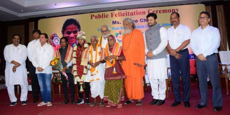 (From L) Priyadarshi Mishra, Dilip Tirkey, Achyuta Samanta, Saraswati Chand, Dutee Chand, Governor Ganeshi Lal, Chakradhara Chand, Akhuji Chand, Prasanna Patasani, Anubhav Mohanty, Ananta Narayan Jena and Vishal Dev pose for a group photo during the sprinter’s felicitation programme, Monday   